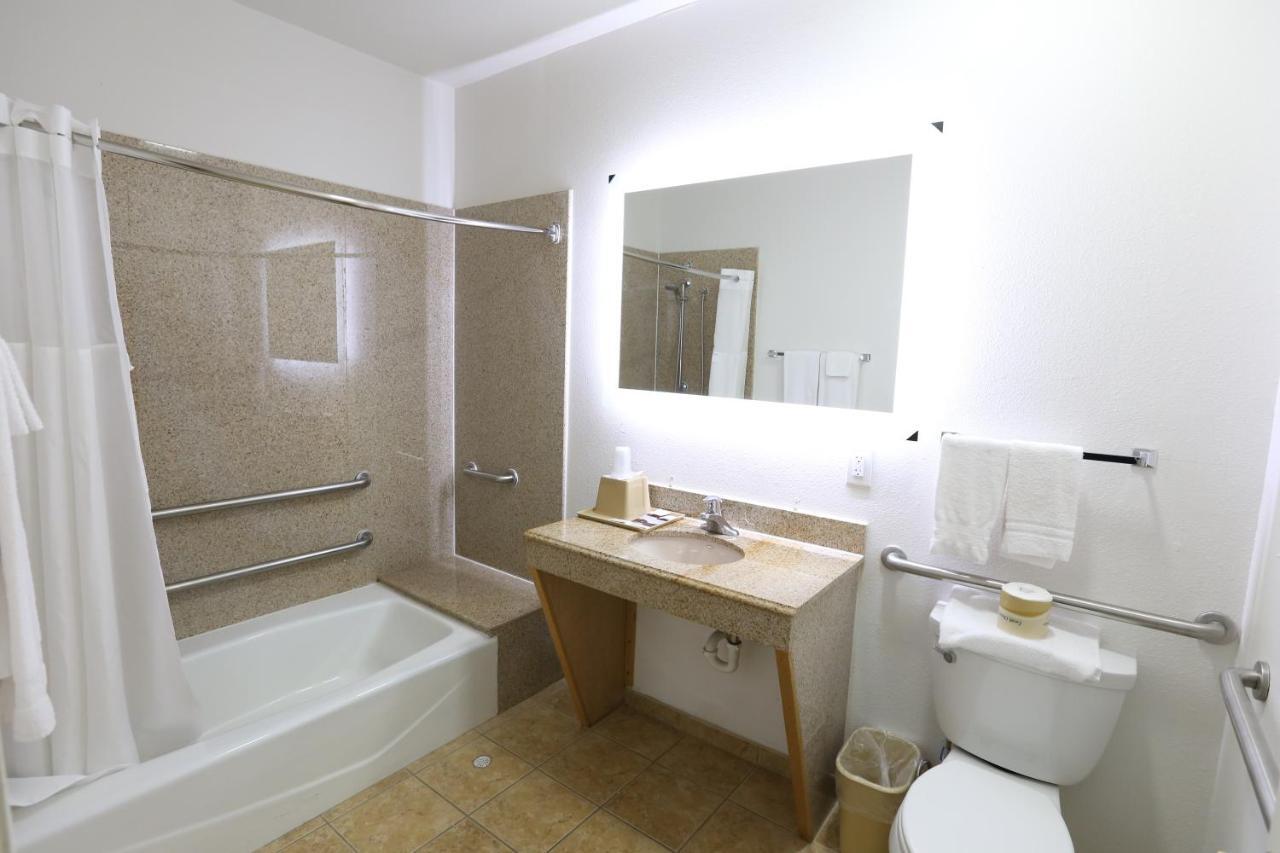 Executive Inn & Suites Cuero Экстерьер фото