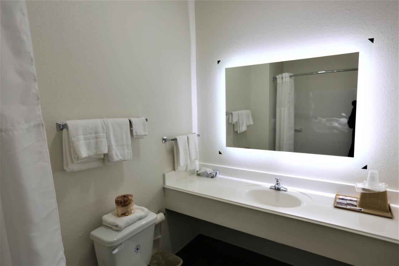 Executive Inn & Suites Cuero Экстерьер фото